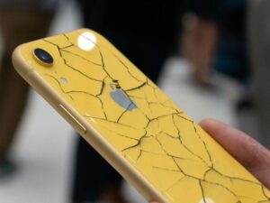 iPhone XR Arka Camı Kırıldı iPhone XR Arka Camı Kırıldı