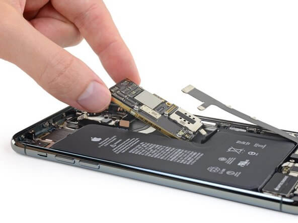 iPhone 11 Anakart Değişimi iPhone 11 Anakart Değişimi